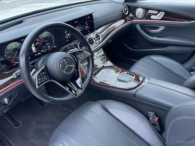 Mercedes E 300 e-11