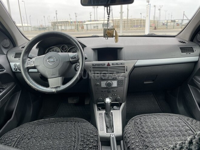 Opel Astra 2006, 215,000 km - 1.8 л - Bakı
