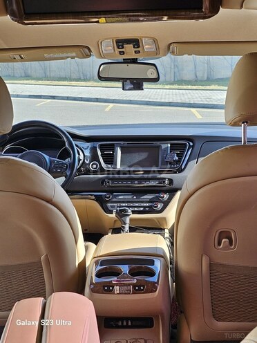 Kia Carnival-2