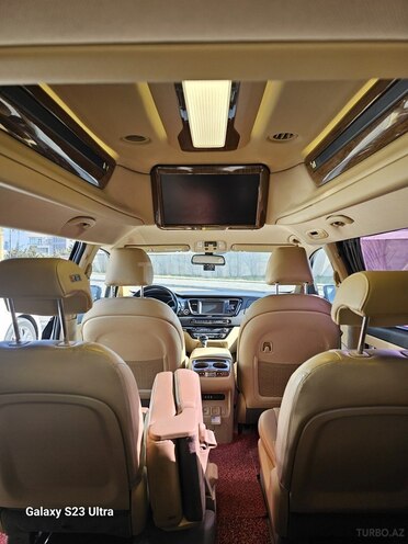 Kia Carnival-9