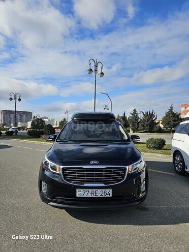 Kia Carnival-1