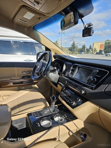 Kia Carnival-11