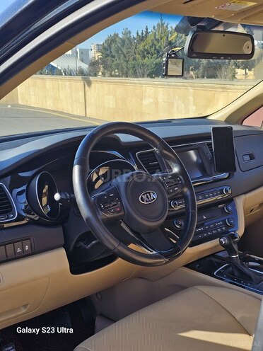 Kia Carnival-16