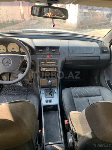 Mercedes C 240 1998, 412,801 km - 2.4 l - Saatlı