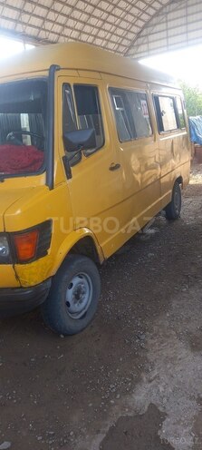 Mercedes 208 D 1992, 228,000 km - 2.5 l - Tovuz
