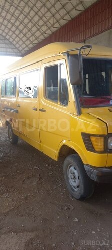 Mercedes 208 D 1992, 228,000 km - 2.5 l - Tovuz