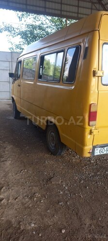 Mercedes 208 D 1992, 228,000 km - 2.5 l - Tovuz