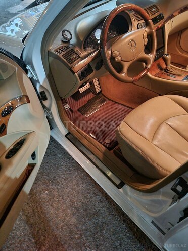 Mercedes E 300-10