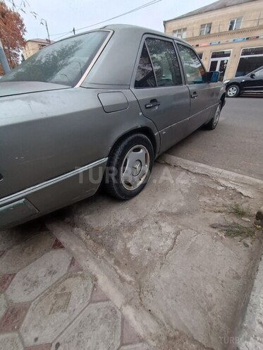 Mercedes E 250 1991, 350,000 km - 2.5 l - Ağstafa