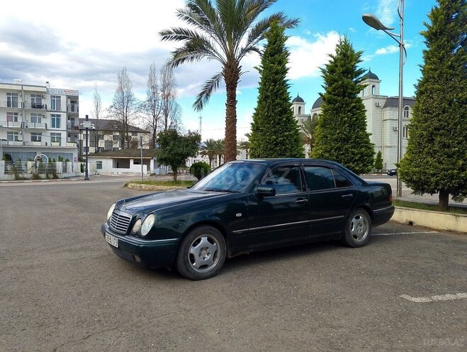 Mercedes E 240 1998, 417,000 km - 2.4 l - Astara