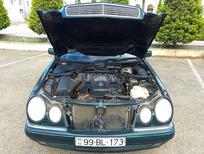 Mercedes E 240 1998, 417,000 km - 2.4 l - Astara