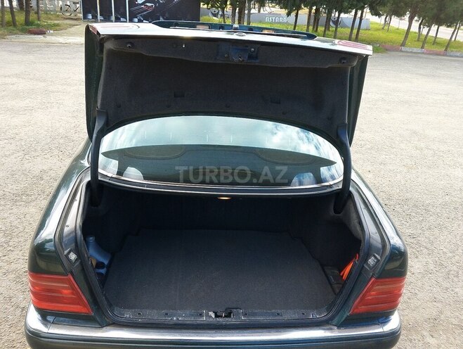 Mercedes E 240 1998, 417,000 km - 2.4 l - Astara
