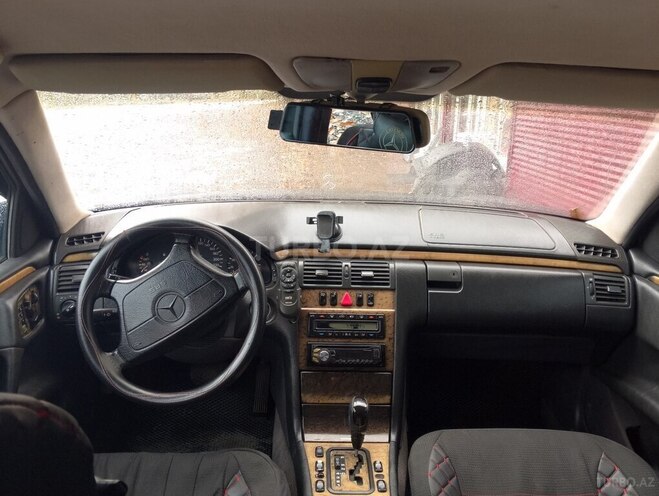 Mercedes E 240 1998, 417,000 km - 2.4 l - Astara