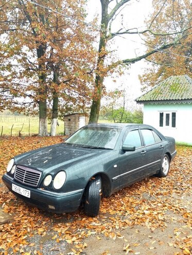 Mercedes E 240 1998, 417,000 km - 2.4 l - Astara