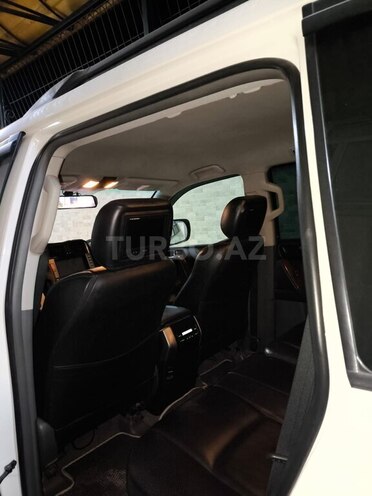 Toyota Land Cruiser Prado-11
