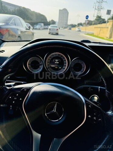 Mercedes E 250 4MATIC 2014, 207,000 km - 2.2 л - Bakı
