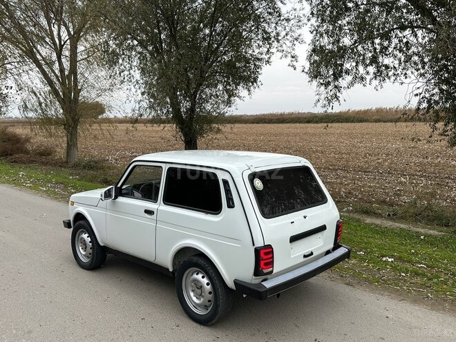LADA (VAZ) Niva 2010, 221,000 km - 1.7 л - Salyan