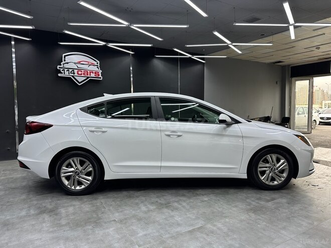 Hyundai Elantra-3