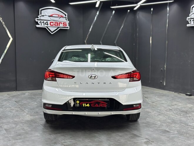 Hyundai Elantra-8