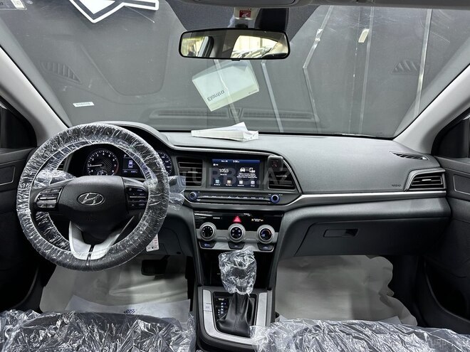 Hyundai Elantra-9