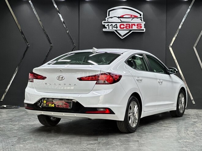 Hyundai Elantra-7