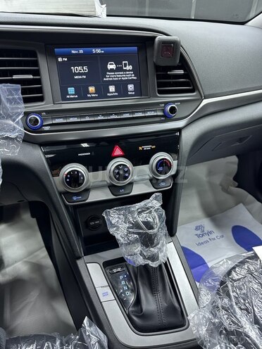 Hyundai Elantra-14