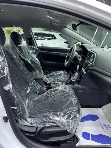 Hyundai Elantra-10