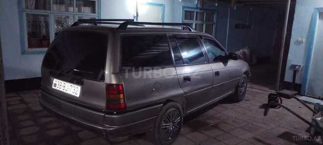 Opel Vectra 1997, 245,666 km - 1.6 l - Xudat