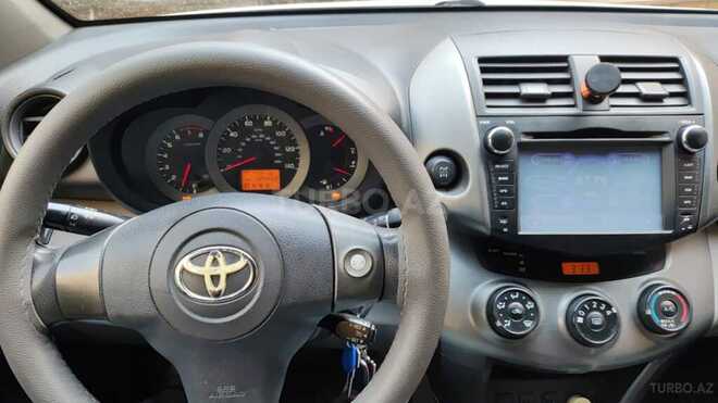 Toyota RAV4 2009, 218,000 km - 2.5 л - Qax