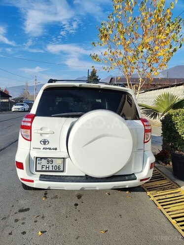 Toyota RAV4 2009, 218,000 km - 2.5 л - Qax
