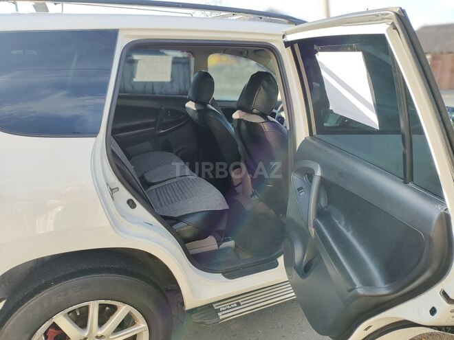 Toyota RAV4 2009, 218,000 km - 2.5 л - Qax