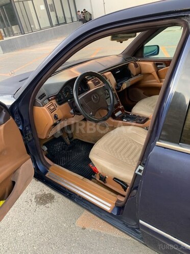 Mercedes E 230 1997, 253,690 km - 2.3 l - Bakı