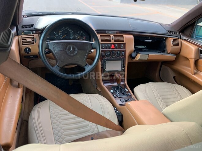 Mercedes E 230 1997, 253,690 km - 2.3 l - Bakı