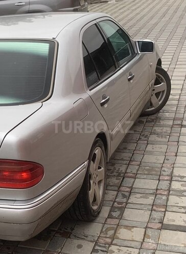 Mercedes E 200 1997, 413,243 km - 2.0 л - Hacıqabul