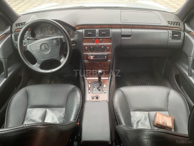 Mercedes E 200 1997, 413,243 km - 2.0 л - Hacıqabul