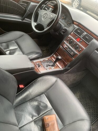 Mercedes E 200 1997, 413,243 km - 2.0 л - Hacıqabul