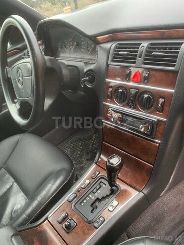 Mercedes E 200 1997, 413,243 km - 2.0 л - Hacıqabul