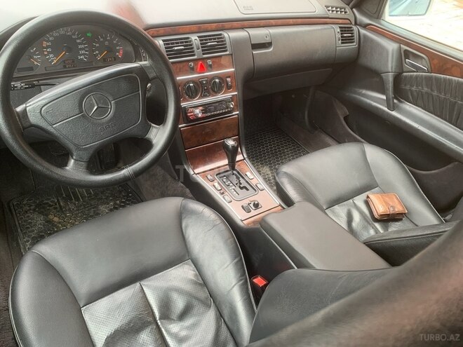 Mercedes E 200 1997, 413,243 km - 2.0 л - Hacıqabul