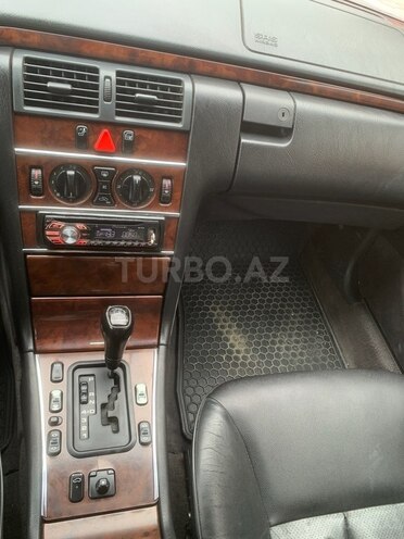 Mercedes E 200 1997, 413,243 km - 2.0 л - Hacıqabul
