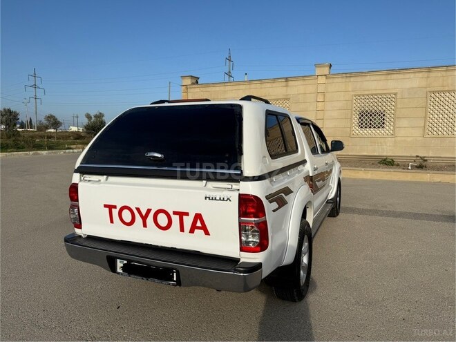 Toyota Hilux 2014, 175,000 km - 2.5 l - Bakı