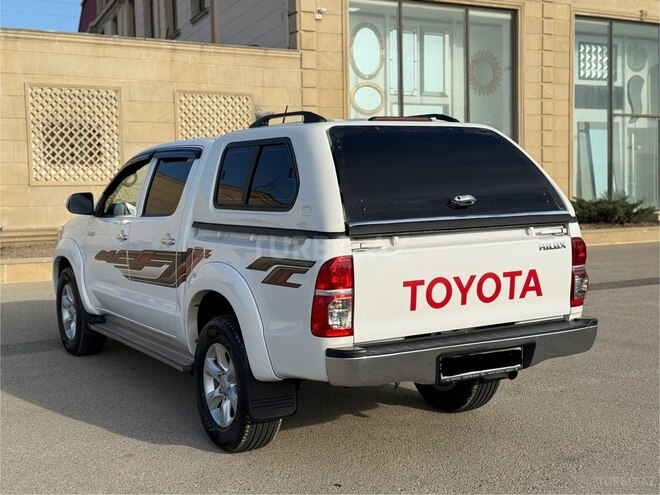 Toyota Hilux 2014, 175,000 km - 2.5 l - Bakı