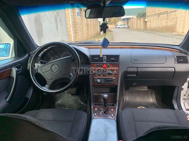 Mercedes C 240 1999, 272,000 km - 2.4 l - Ağcabədi