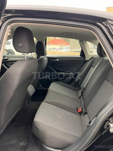 Volkswagen Jetta-11