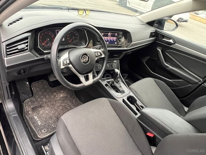 Volkswagen Jetta-10