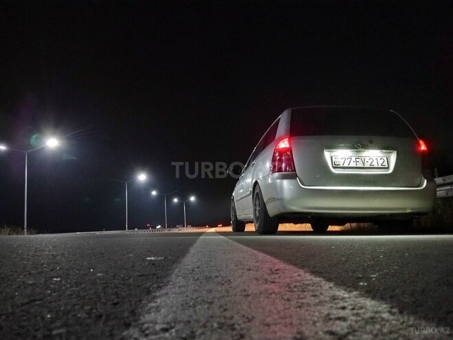 Toyota Corolla 2006, 260,000 km - 1.4 l - Bakı