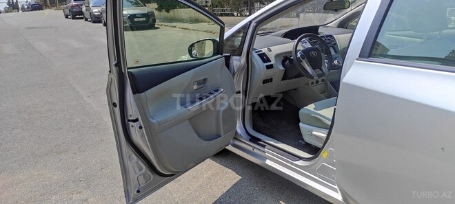 Toyota Prius V 2014, 298,000 km - 1.8 л - Bakı