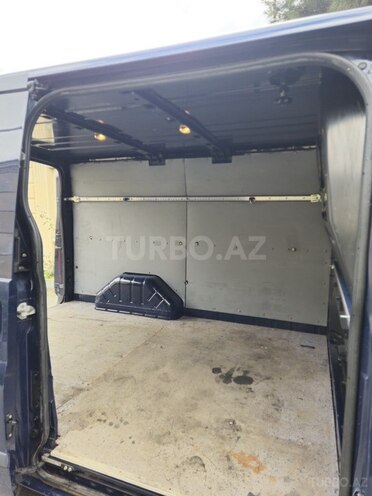 Ford Transit-8