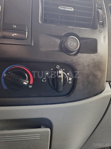Ford Transit-11