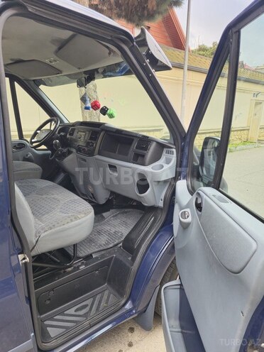 Ford Transit-16