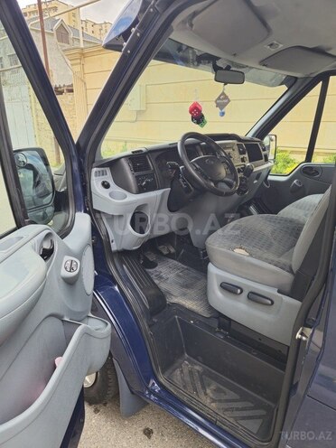 Ford Transit-15
